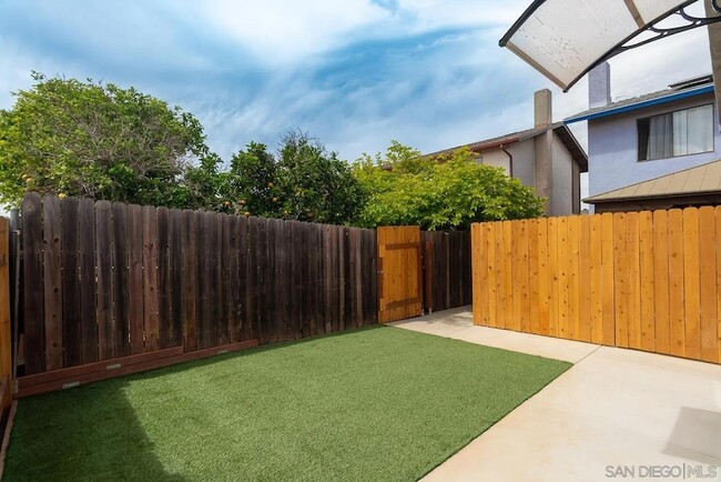 Building Photo - 2077 Grove Ave