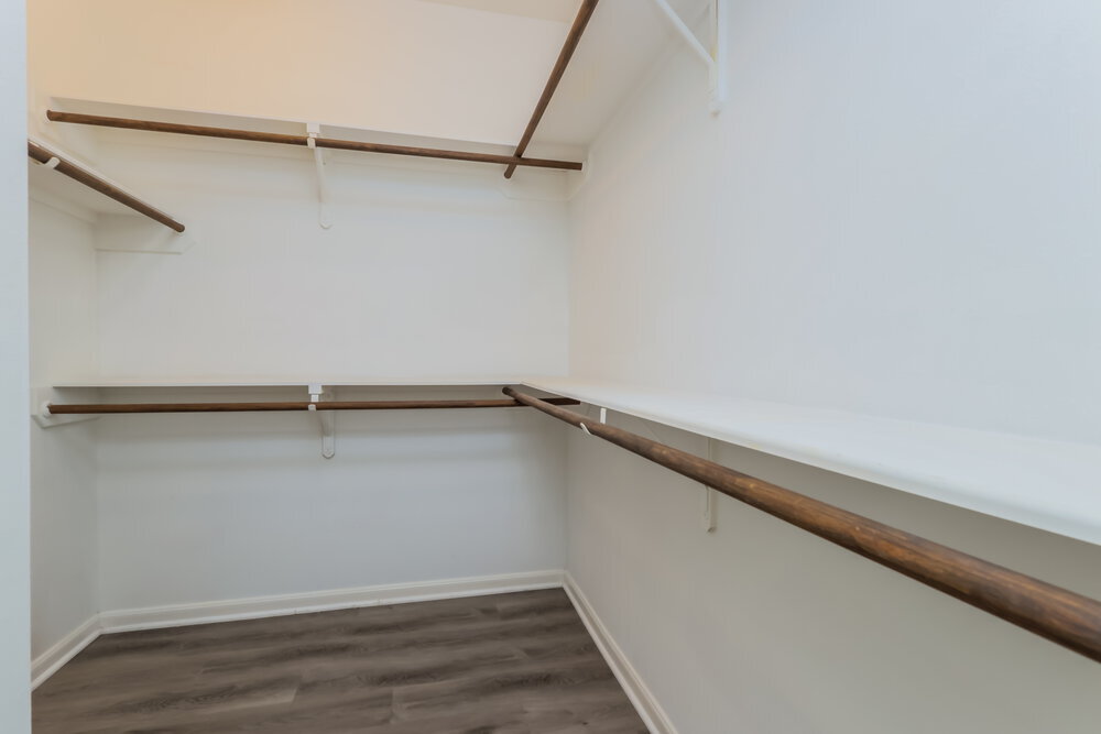 Building Photo - 985 Oak Falls Dr