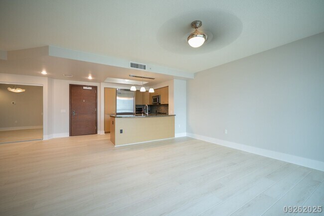 Building Photo - Luxury 3 Bed 2 Bath in the Allure