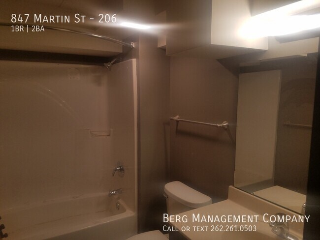 Building Photo - 847 Martin St