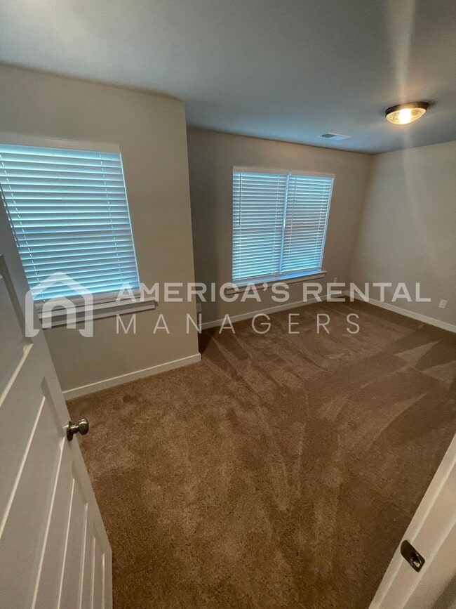 Building Photo - Home for Rent in Weaver, AL!!! Available to View Now!!!