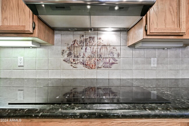 Building Photo - 6520 W Robin Ln