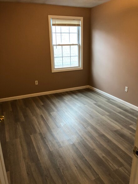 Bedroom 3 with window and closet - 907 Smith St