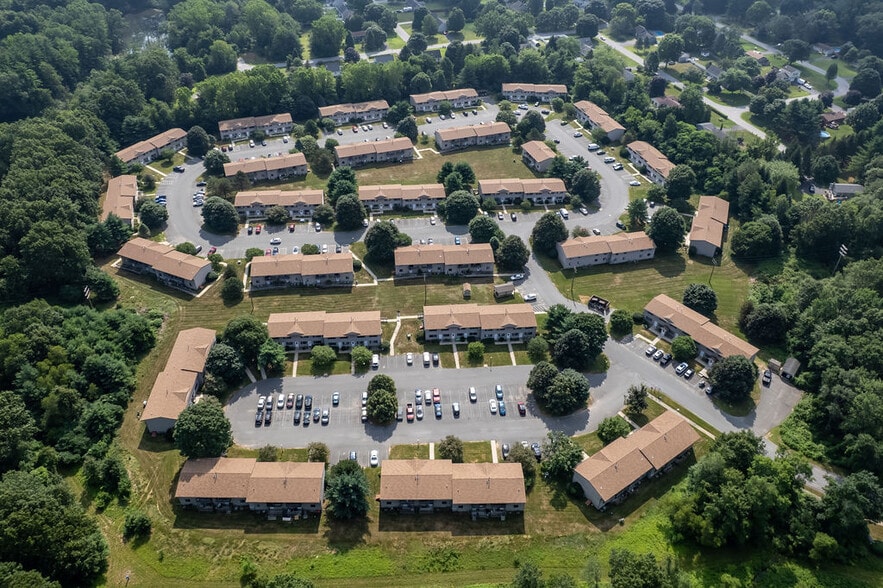 Building Photo - McGregor Village