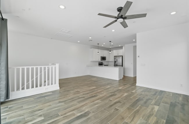 Building Photo - *Like Brand New Luxurious Modern 3 Bedroom 2 Bath Townhome in Warner Meadows!**