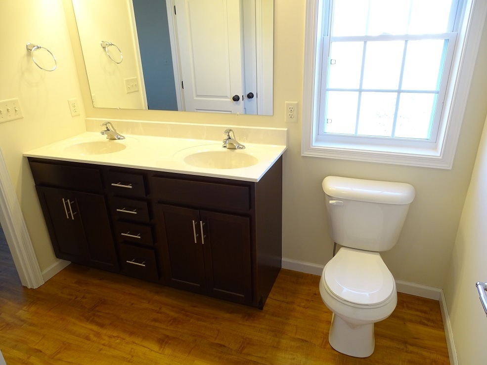 Building Photo - 345 Cedar Holw