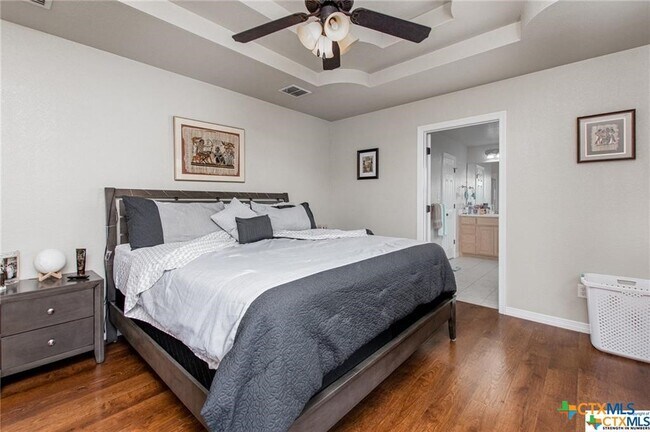 Building Photo - 1415 Loving Trl