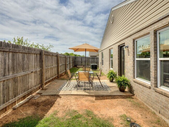 Building Photo - 15120 Nightshade Dr