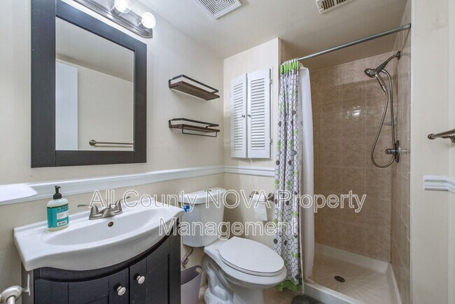Building Photo - 10343 Bushman Dr