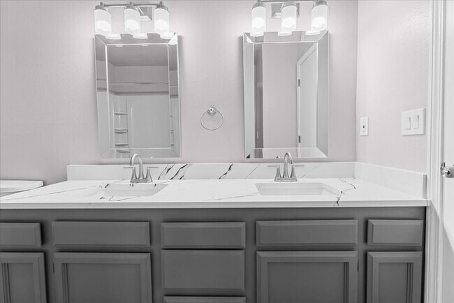 Building Photo - Newly Renovated 3BD/2BA Duplex w/ Garage & Fireplace - Beaverton Highland - $2,595/mo