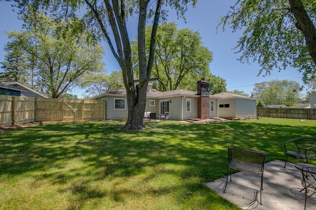 Building Photo - 523 Hawley Ct