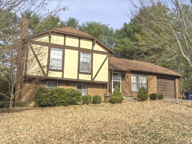 Primary Photo - 3 Bedroom 2 Bath Townhouse with 1 Car Garage