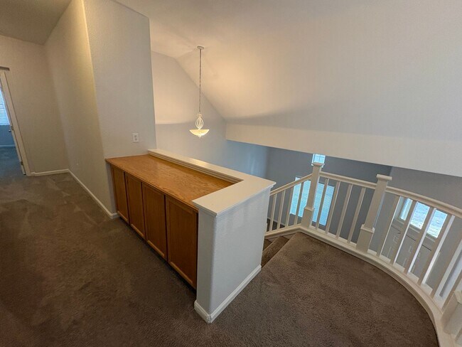 Building Photo - Great Two Story Large Bedroom, Bath Downst...