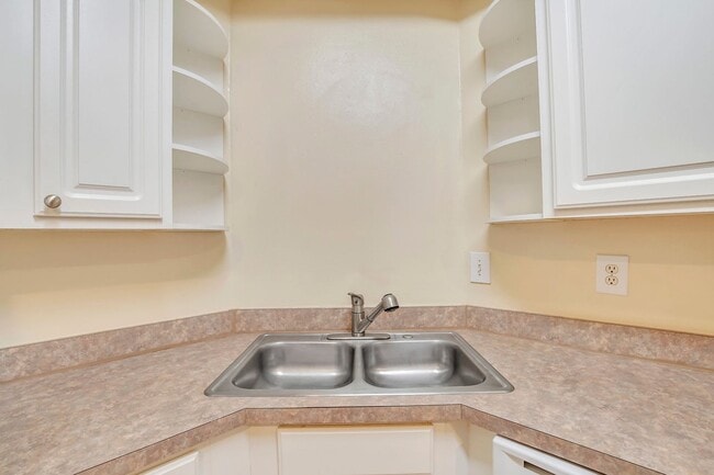 Building Photo - HOLIDAY CHEER - 50% Off 1st Month's Rent