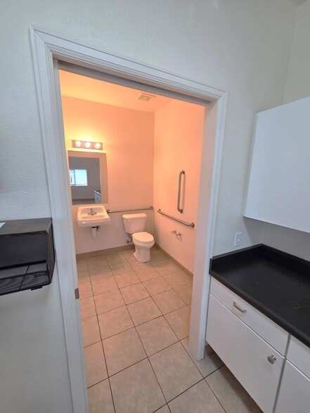 Building Photo - 1151 Belford Ave