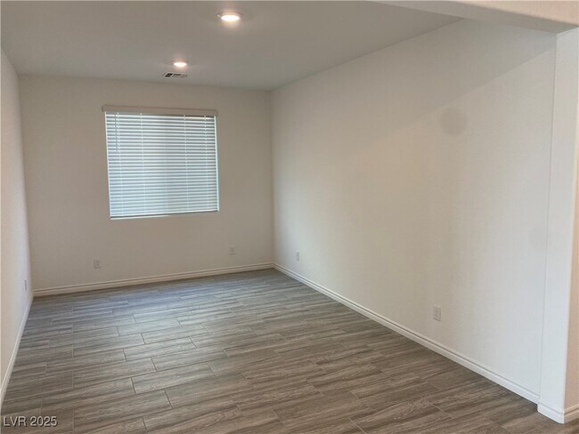 Building Photo - 7123 Calvert Cliffs St