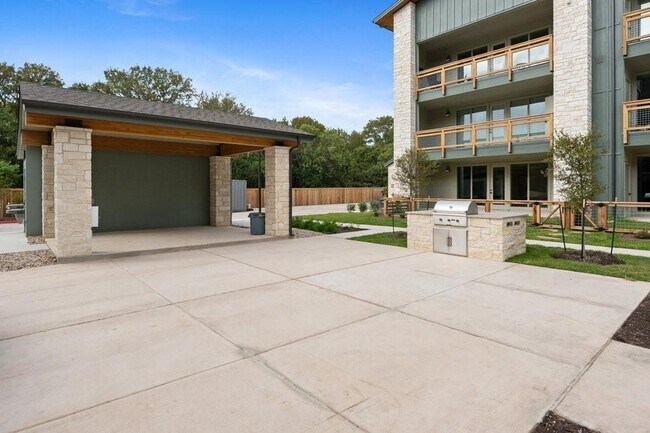 Building Photo - 4704 Sunset Trail