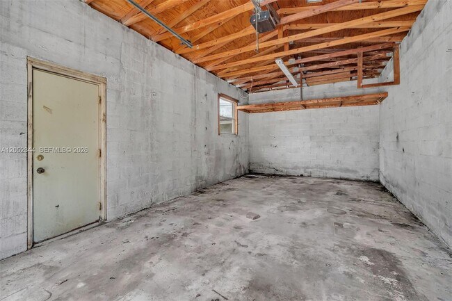 Building Photo - 5096 SW 28th Terrace