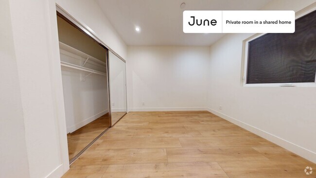 Building Photo - 5637 Riverton Ave