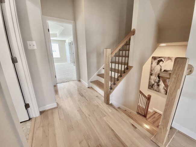 WIDE HALLWAY - 20709 Duxbury Ter