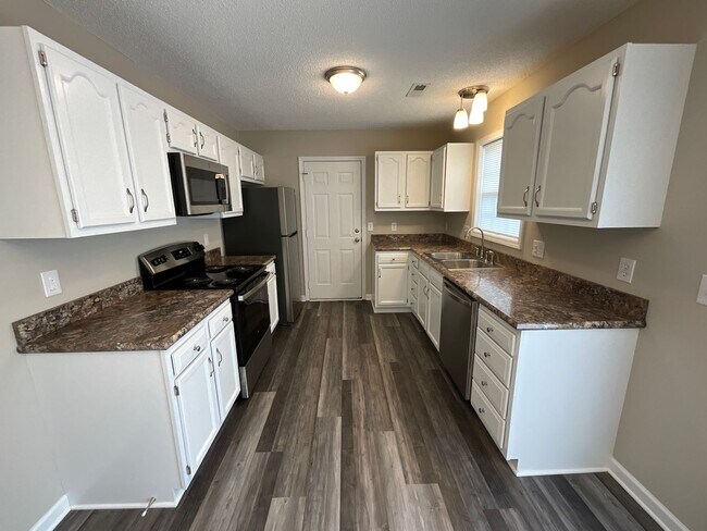 Building Photo - COMING SOON! Updated 3/2 Home High Point, ...