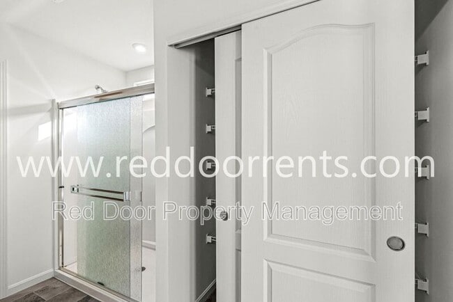 Building Photo - 6903 Oakdale Ln