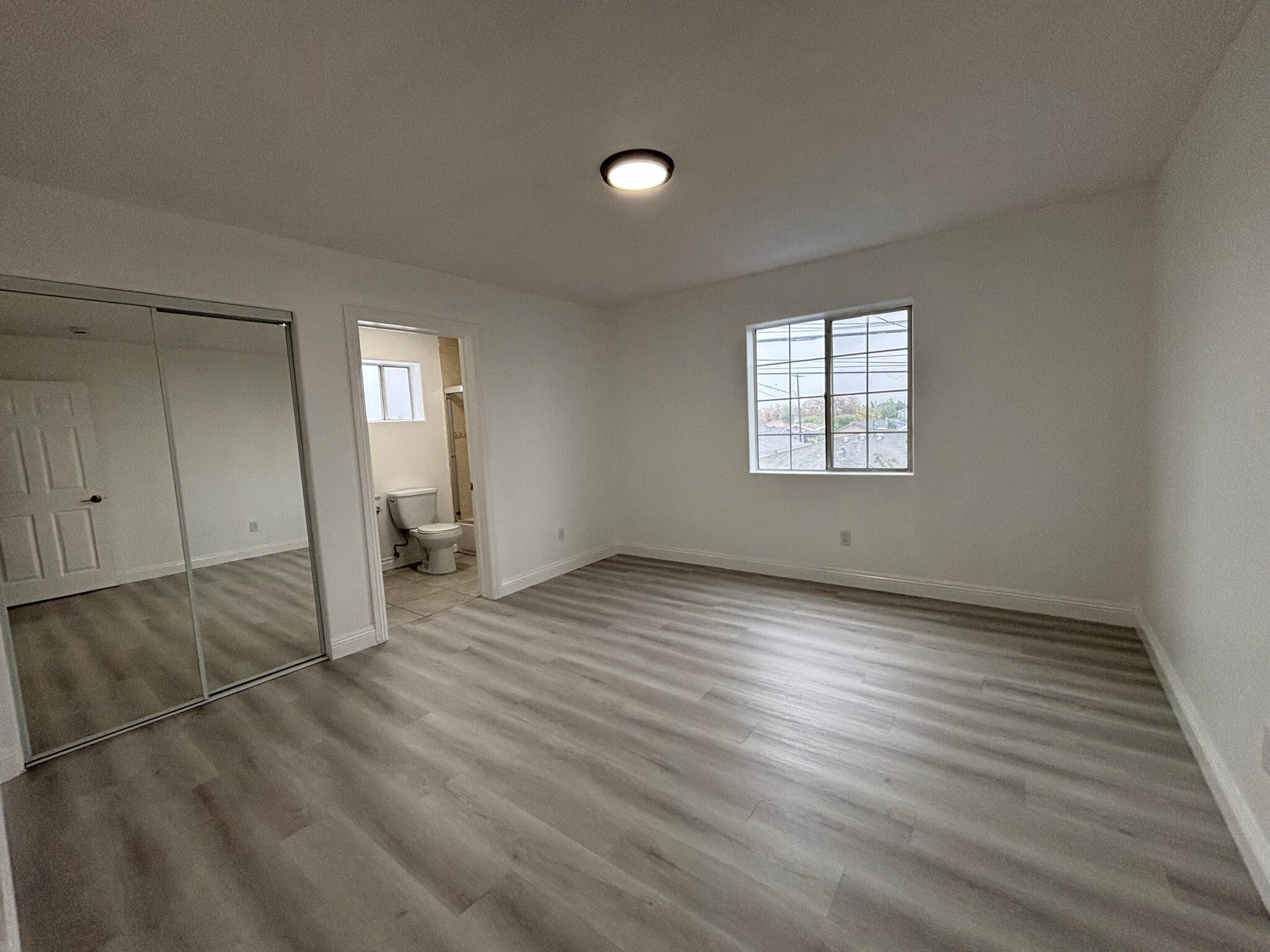 Building Photo - 2429 E 110th St