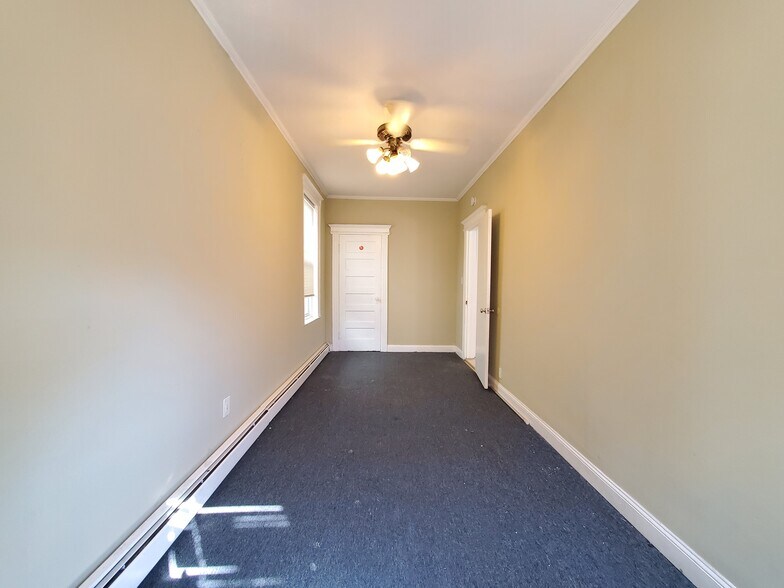 Building Photo - 237 Bayview Ave