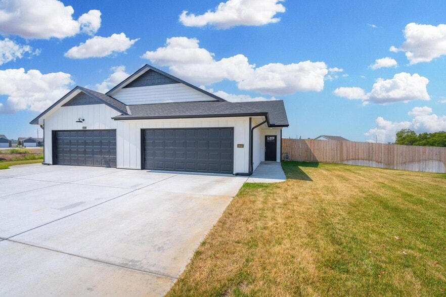 Building Photo - 3612 W Angel St