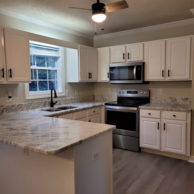 Building Photo - 15012 State Hwy 96