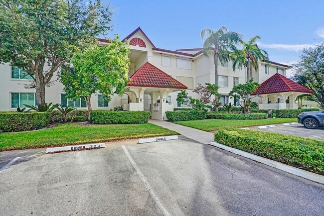 Building Photo - 107 Half Moon Cir