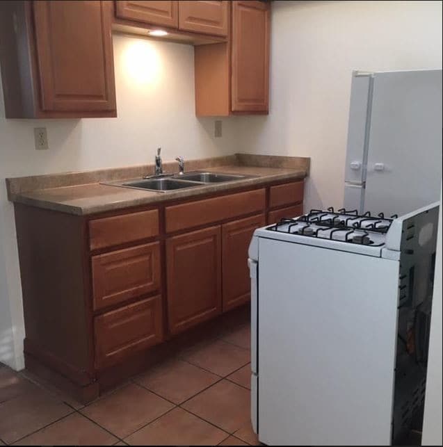 Kitchen - 3226 Montrose Ave