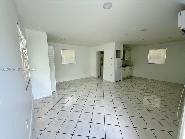 Building Photo - 8301 SW 19th St
