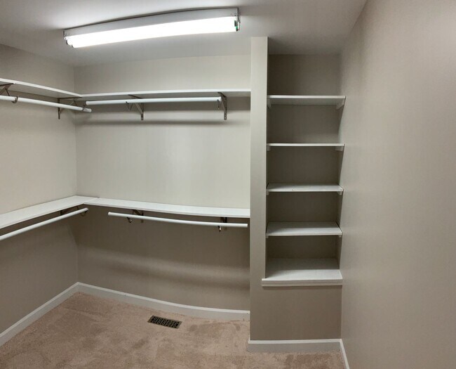 Building Photo - AVAILABLE NOW! 3 Bedroom 2 Bath Home on over 1 Acre in York with Clover Schools