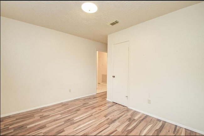 Building Photo - 8206 Westbank Ave