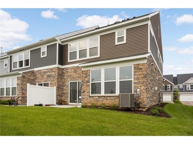 Building Photo - 17983 Giants Wy