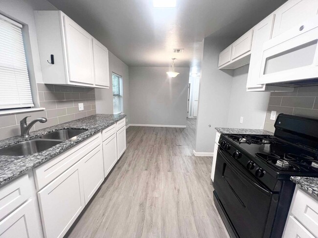 Building Photo - Updated Home in the Heart of NW OKC – Excellent Location!
