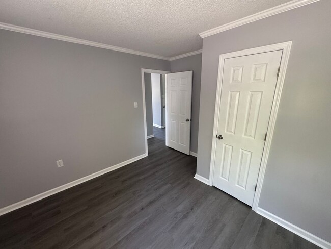 Building Photo - 2 Bedroom House in East Tarboro
