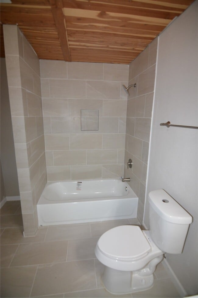 Building Photo - 906 Arrow Lake Dr