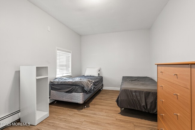 Building Photo - 404 Brookside Ave