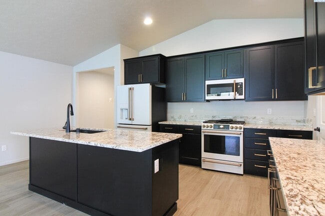 Building Photo - 3 Bed/2 Bath Southeast Kennewick Home