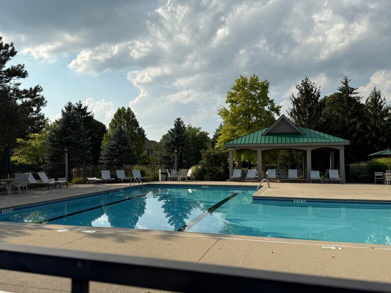 Building Photo - 6549 Twin Lakes Dr