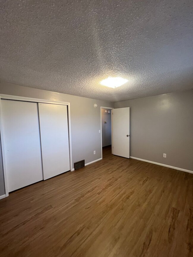 Building Photo - North Spokane Remodeled Gem!! Available Mi...