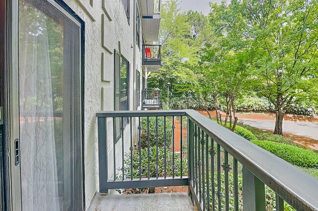 Building Photo - 3104 Pine Heights Dr NE