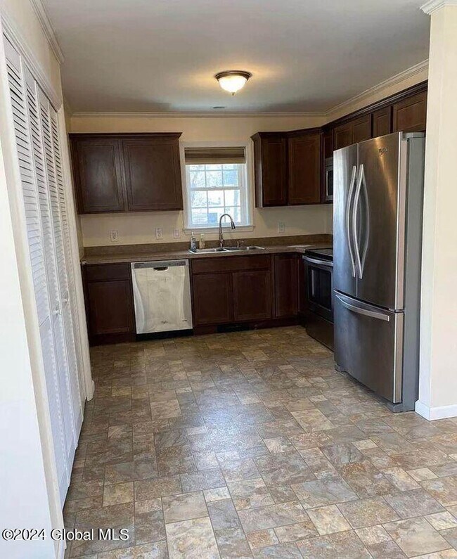 Building Photo - 10 Veterans St