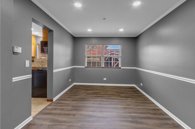 Building Photo - 2S601 River Oaks Dr