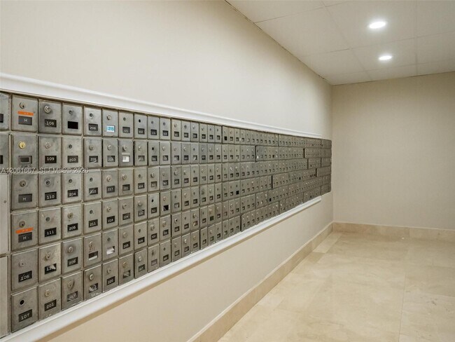 Building Photo - 5005 Collins Ave