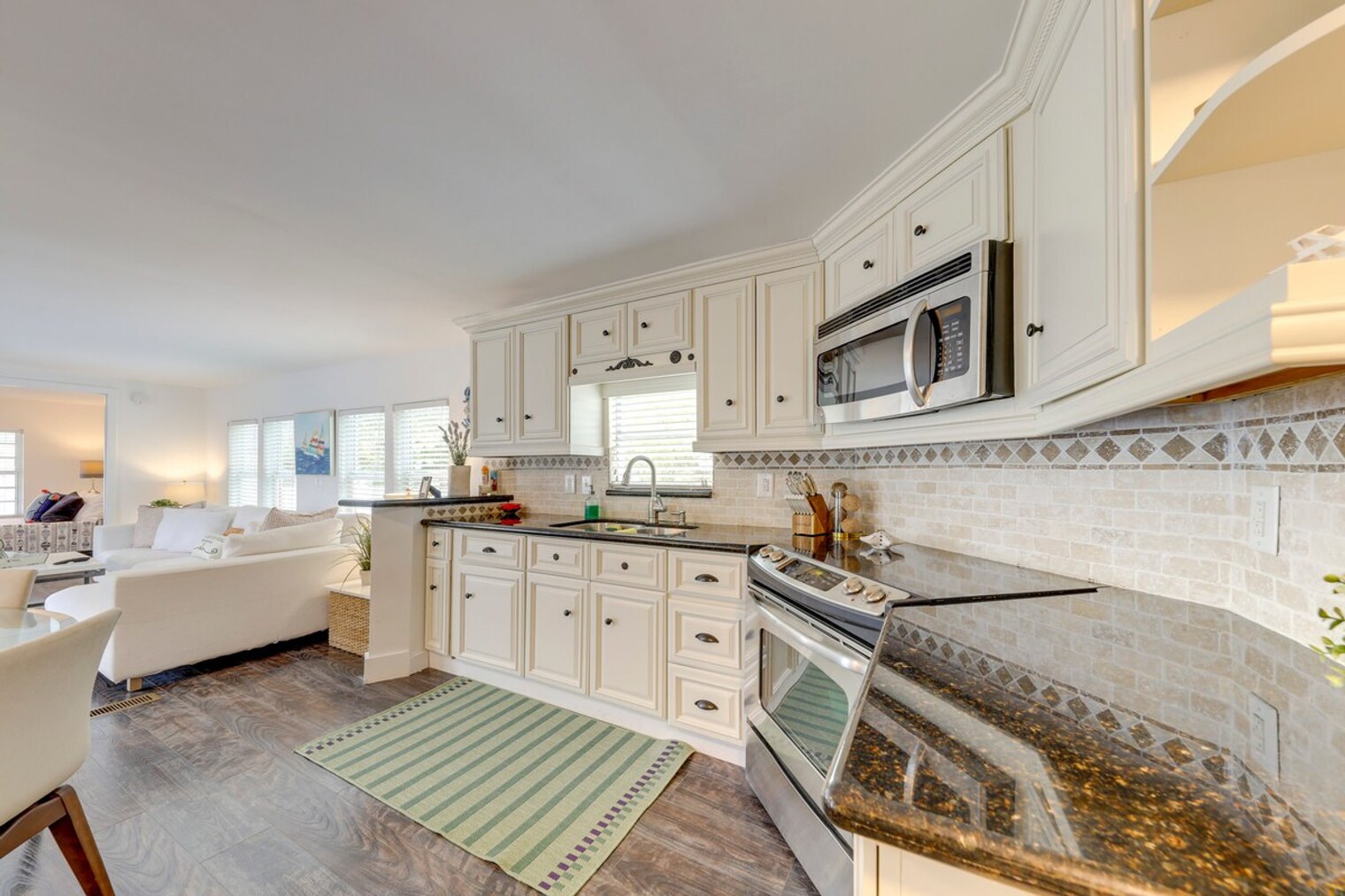 Building Photo - 394 Burton Dr