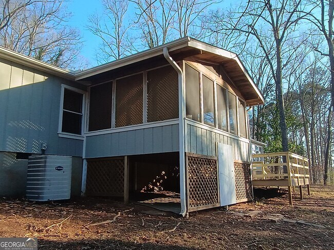 Building Photo - 2832 N Holcomb Dr