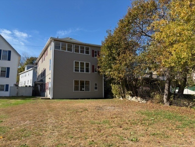 Building Photo - 33 Ash St